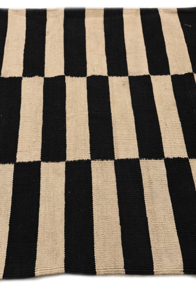 Detail image of 3' 3 x 4' 8 Hand Woven Kilim Modern Wool Rug