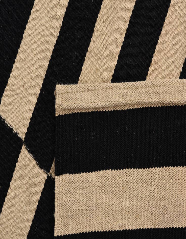 Detail image of 3' 3 x 4' 8  Hand Woven Kilim Modern Wool Rug