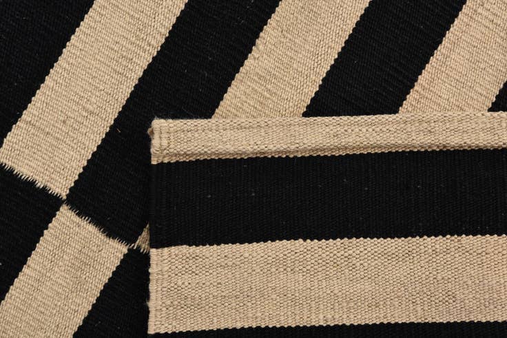 Detail image of 3' 3 x 4' 8 Hand Woven Kilim Modern Wool Rug
