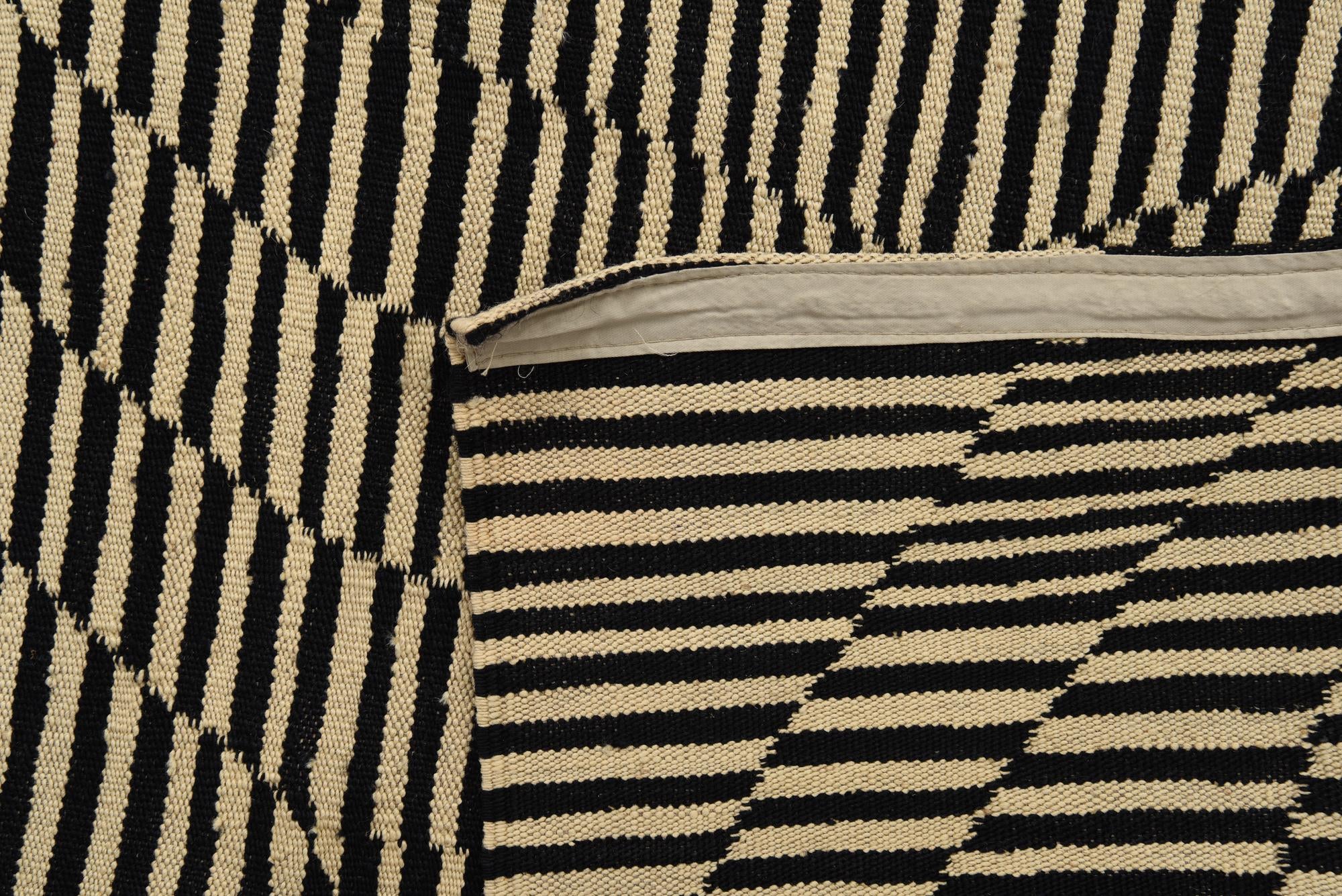 5' 8 x 7' 10 Hand Woven Kilim Modern Wool Rug