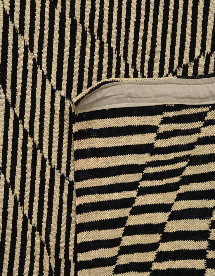 Detail image of 5' 8 x 7' 10 Hand Woven Kilim Modern Wool Rug
