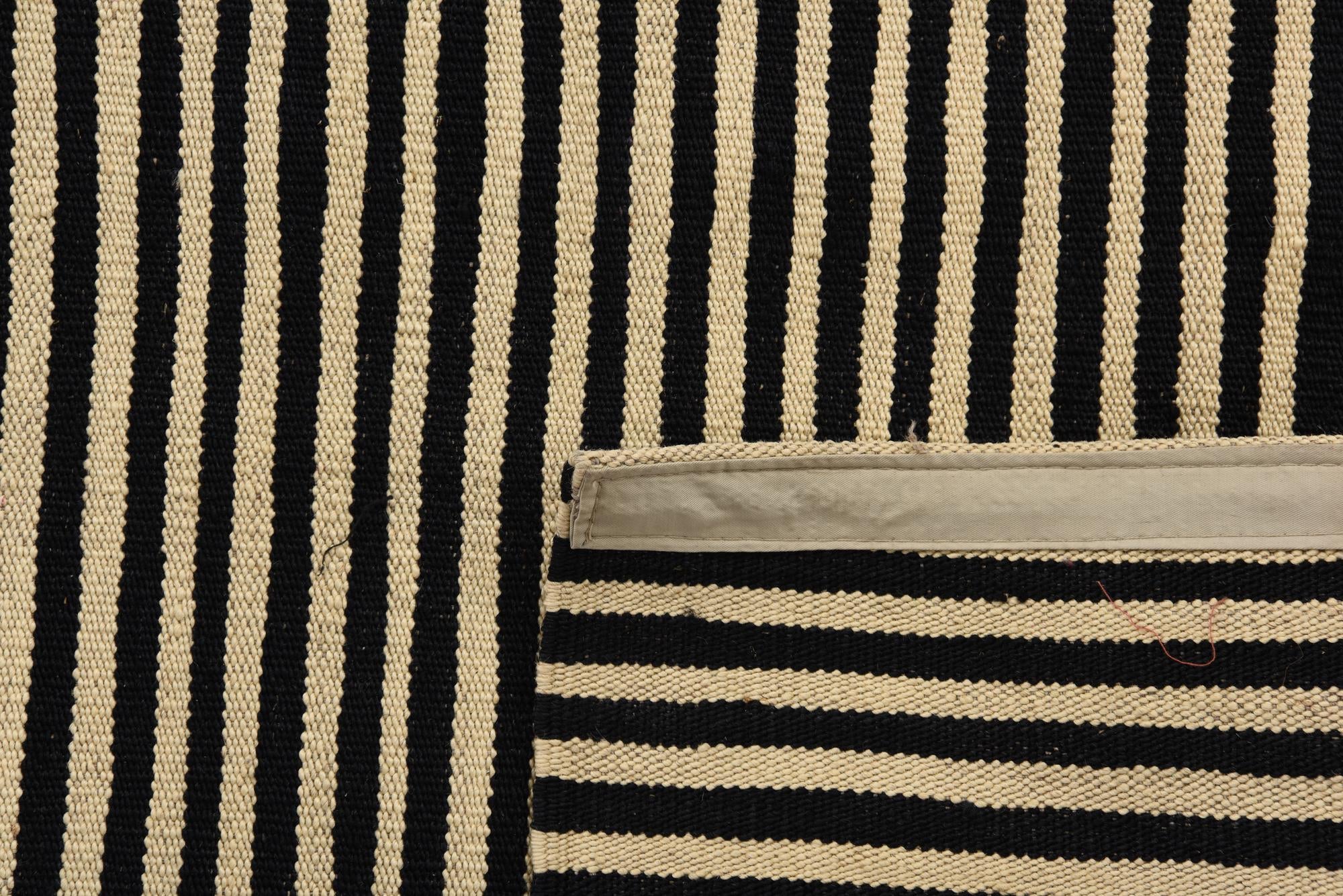 5' 9 x 7' 10 Hand Woven Kilim Modern Wool Rug