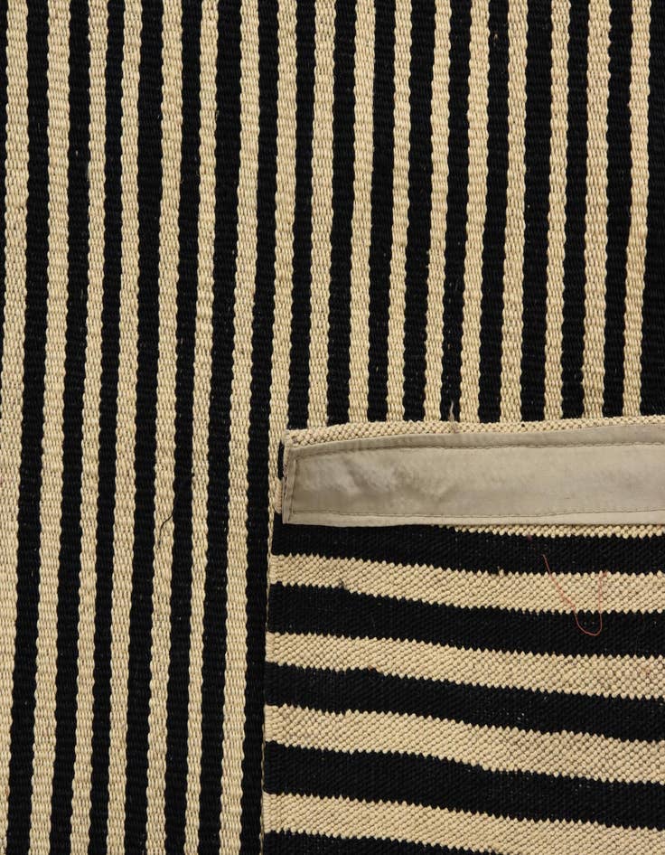 Detail image of 5' 9 x 7' 10  Hand Woven Kilim Modern Wool Rug