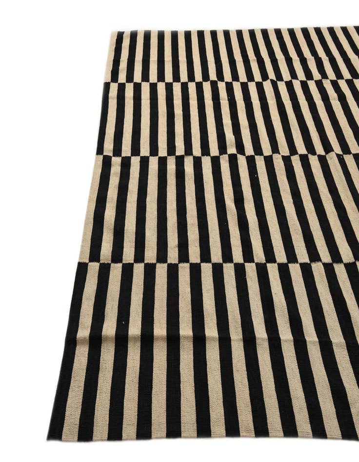 Detail image of 7' 6 x 9' 11  Hand Woven Kilim Modern Wool Rug