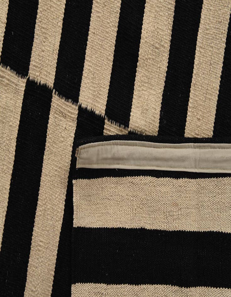 Detail image of 7' 6 x 9' 11  Hand Woven Kilim Modern Wool Rug
