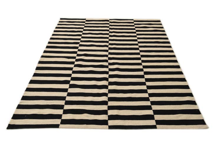 Detail image of 5' 7 x 7' 9 Hand Woven Kilim Modern Wool Rug