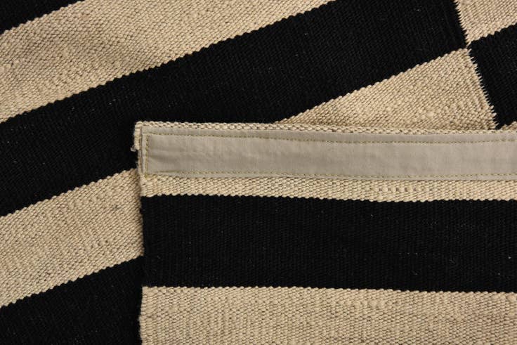 Detail image of 5' 7 x 7' 9 Hand Woven Kilim Modern Wool Rug