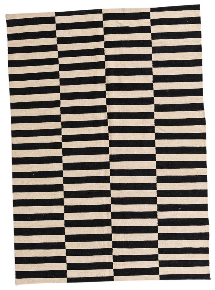 Detail image of 5' 7 x 7' 9 Hand Woven Kilim Modern Wool Rug