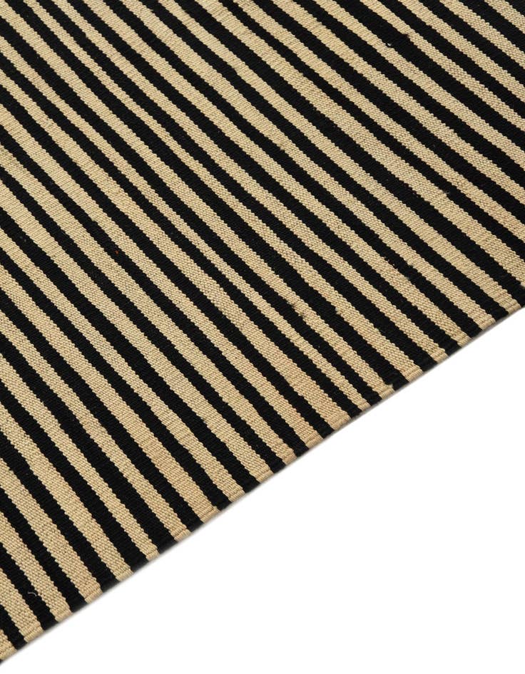 Detail image of 5' 7 x 7' 9  Hand Woven Kilim Modern Wool Rug