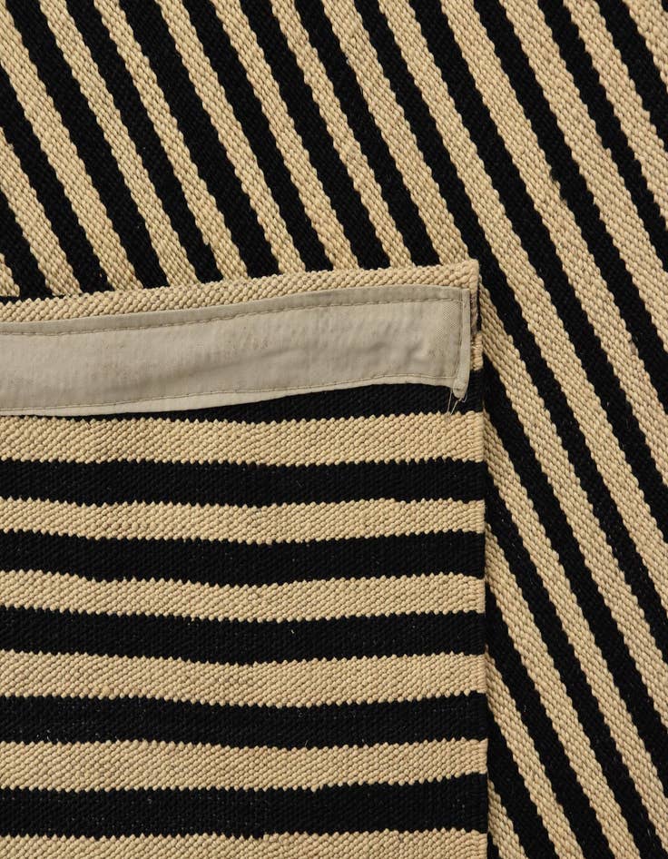 Detail image of 5' 7 x 7' 9  Hand Woven Kilim Modern Wool Rug