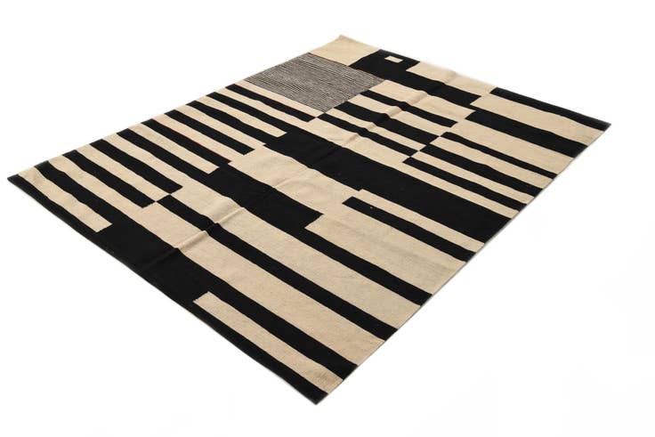 Detail image of 5' 9 x 7' 7 Hand Woven Kilim Modern Wool Rug