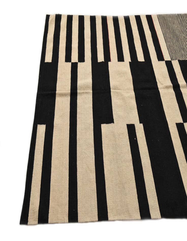 Detail image of 5' 9 x 7' 7  Hand Woven Kilim Modern Wool Rug