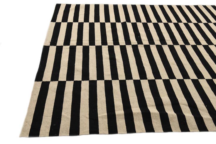 Detail image of 6' 7 x 9' 9 Hand Woven Kilim Modern Wool Rug
