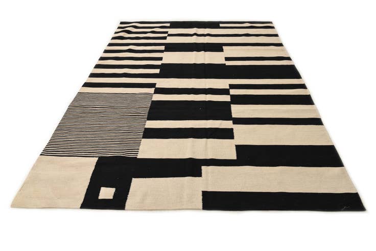 Detail image of 6' 6 x 9' 9 Hand Woven Kilim Modern Wool Rug