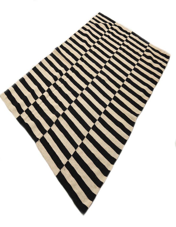 Detail image of 5' 5 x 7' 11  Hand Woven Kilim Modern Wool Rug