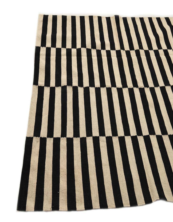 Detail image of 5' 5 x 7' 11 Hand Woven Kilim Modern Wool Rug