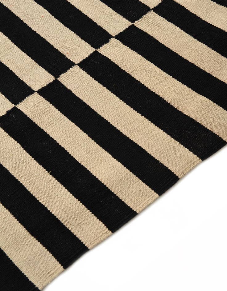 Detail image of 5' 5 x 7' 11  Hand Woven Kilim Modern Wool Rug