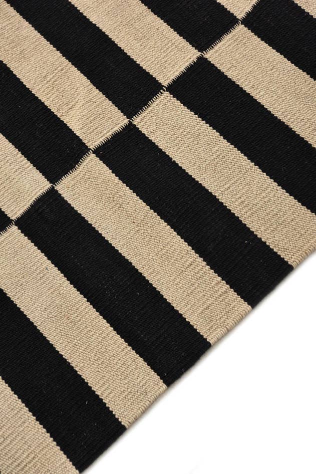 Detail image of 2' 8 x 3' 9 Hand Woven Kilim Modern Wool Rug