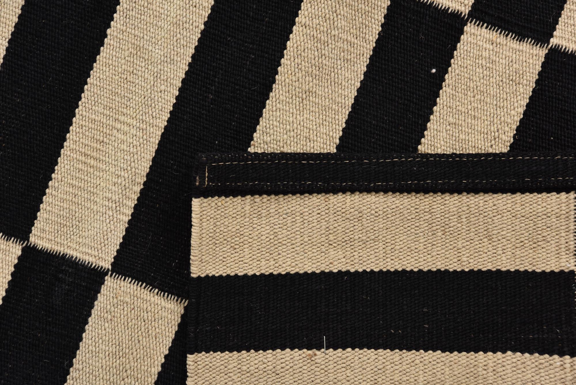 2' 8 x 3' 9 Hand Woven Kilim Modern Wool Rug