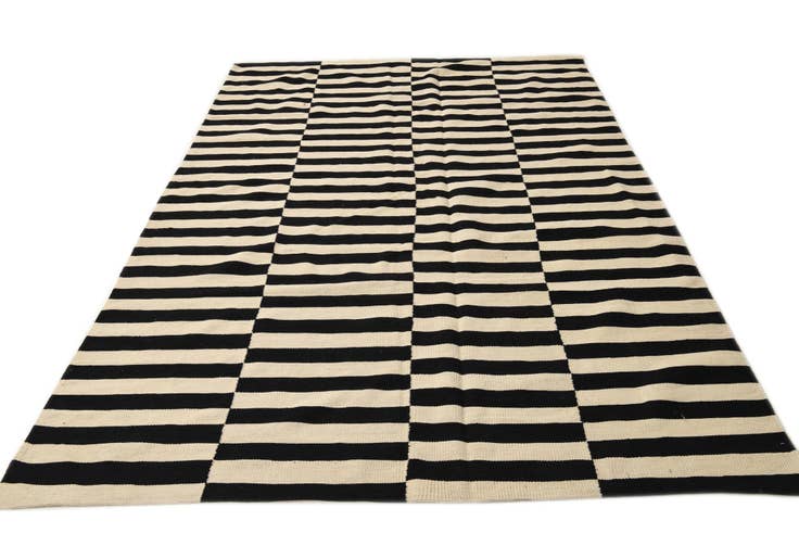 Detail image of 6' 4 x 9' 10 Hand Woven Kilim Modern Wool Rug
