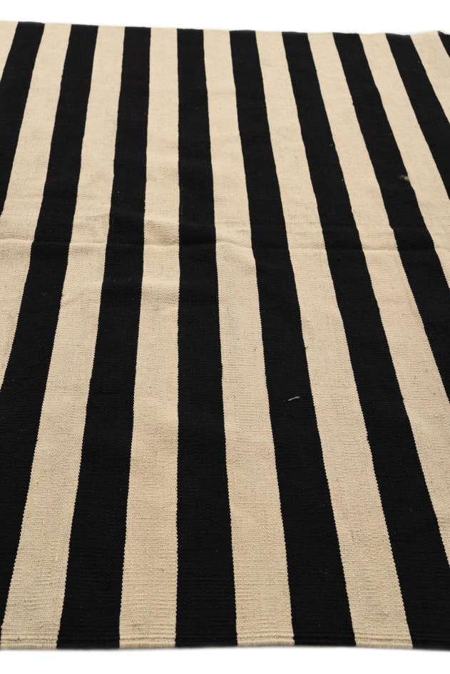 Detail image of 6' 9 x 9' 11 Hand Woven Kilim Modern Wool Rug