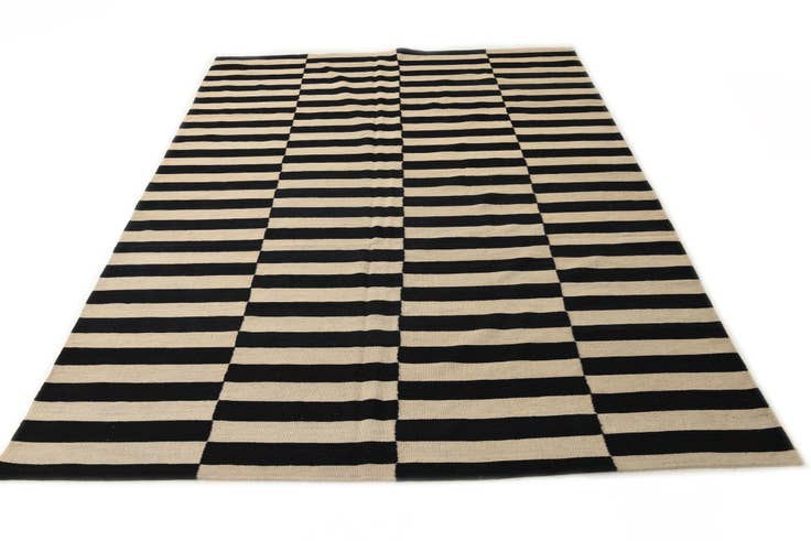 Detail image of 6' 10 x 9' 8 Hand Woven Kilim Modern Wool Rug