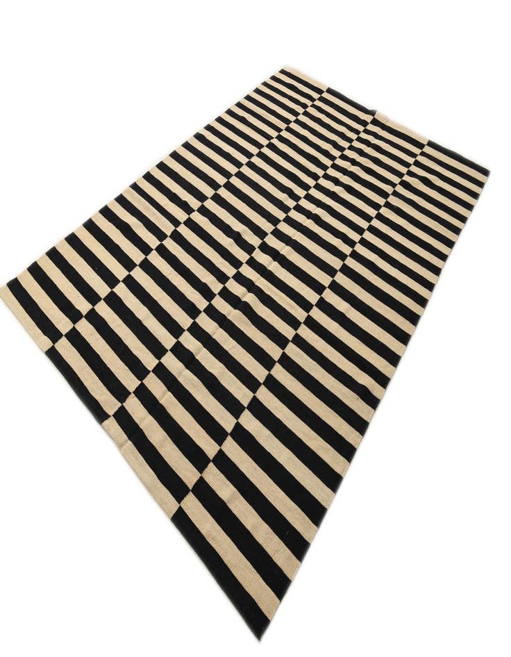 Detail image of 6' 6 x 9' 8  Hand Woven Kilim Modern Wool Rug