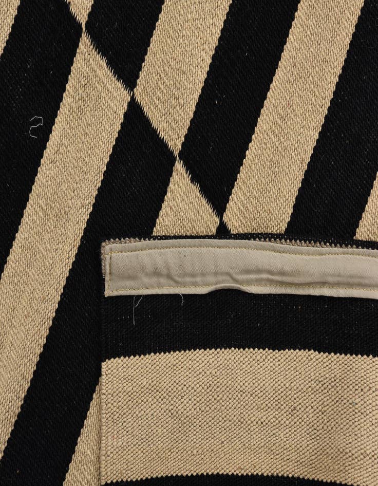 Detail image of 6' 6 x 9' 8  Hand Woven Kilim Modern Wool Rug