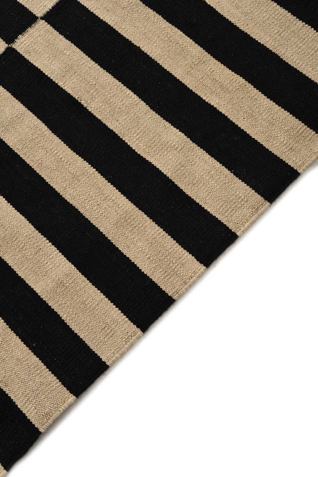 Detail image of 6' 6 x 9' 10 Hand Woven Kilim Modern Wool Rug