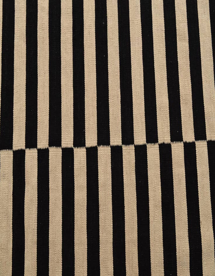 Detail image of 6' 6 x 9' 10  Hand Woven Kilim Modern Wool Rug