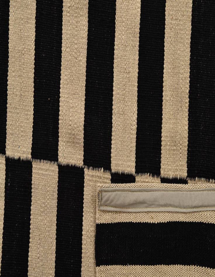 Detail image of 6' 6 x 9' 10  Hand Woven Kilim Modern Wool Rug