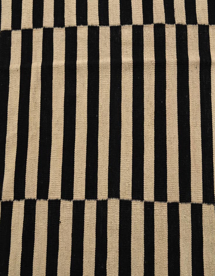 Detail image of 6' 9 x 9' 9  Hand Woven Kilim Modern Wool Rug