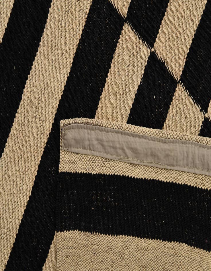 Detail image of 6' 9 x 9' 9  Hand Woven Kilim Modern Wool Rug