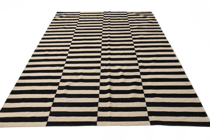 Detail image of 6' 8 x 9' 9 Hand Woven Kilim Modern Wool Rug