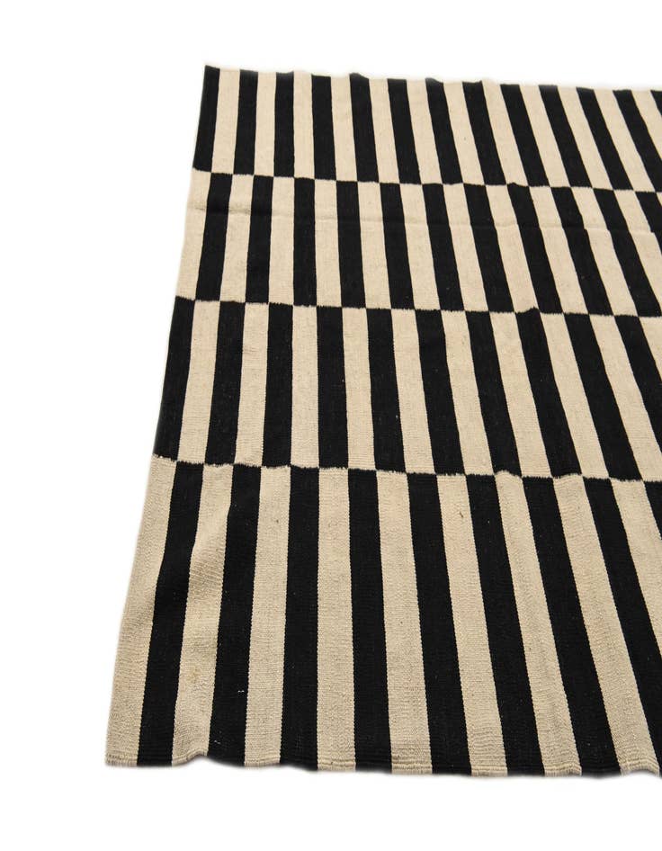 Detail image of 5' 8 x 7' 9  Hand Woven Kilim Modern Wool Rug