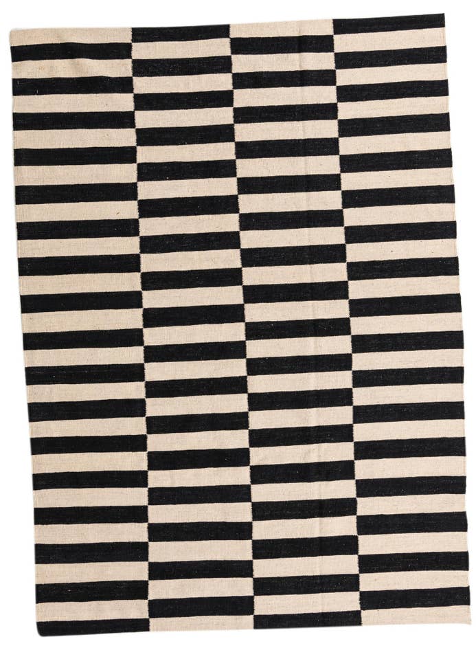 Detail image of 5' 8 x 7' 9 Hand Woven Kilim Modern Wool Rug