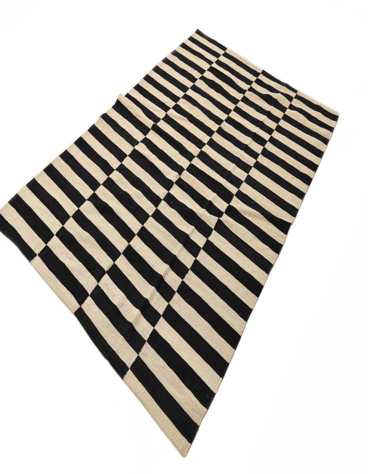 Detail image of 5' 5 x 7' 10 Hand Woven Kilim Modern Wool Rug