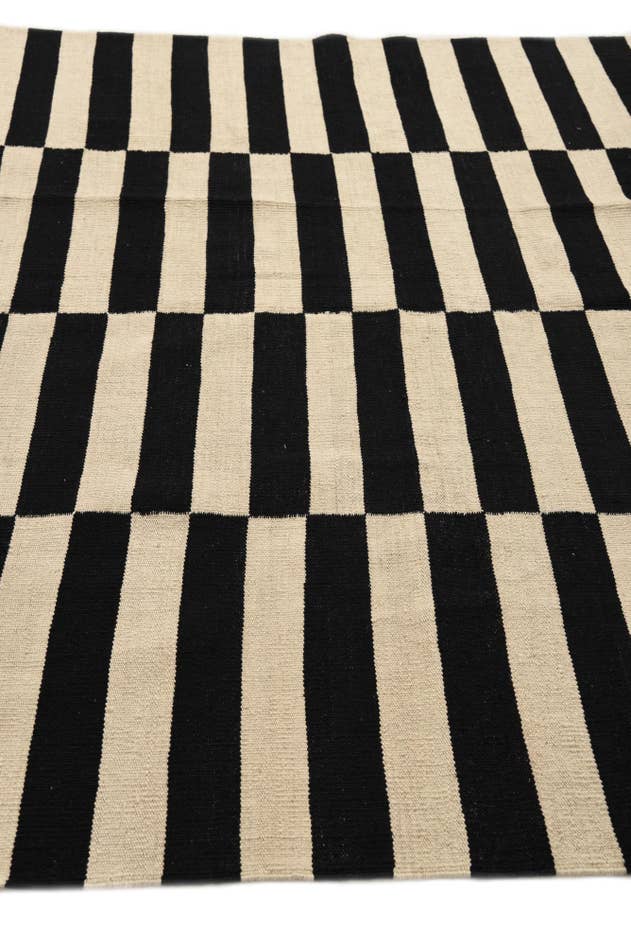 Detail image of 5' 8 x 7' 11 Hand Woven Kilim Modern Wool Rug