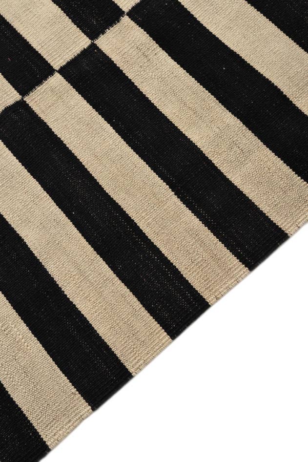 Detail image of 5' 7 x 7' 10 Hand Woven Kilim Modern Wool Rug