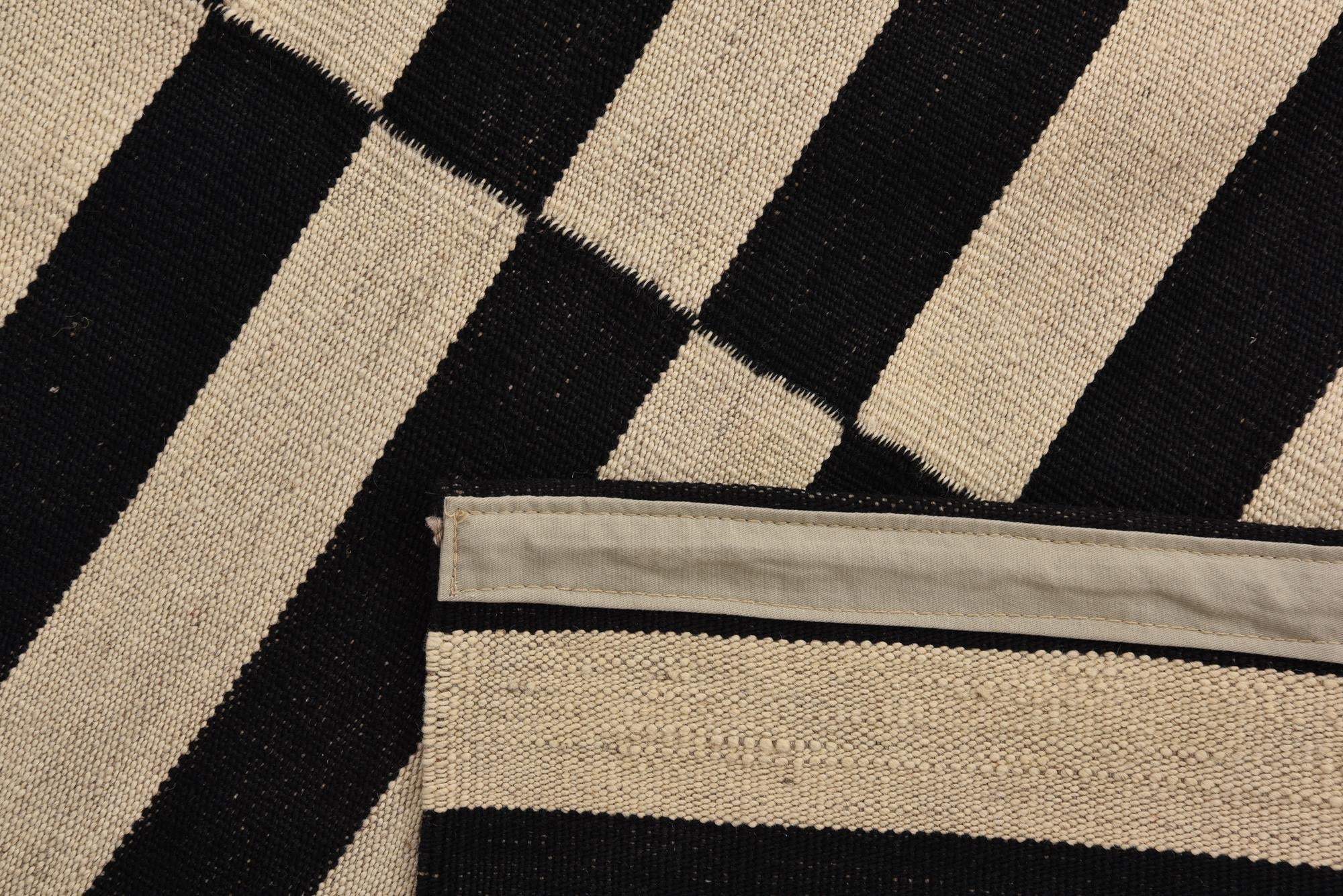5' 7 x 7' 10 Hand Woven Kilim Modern Wool Rug