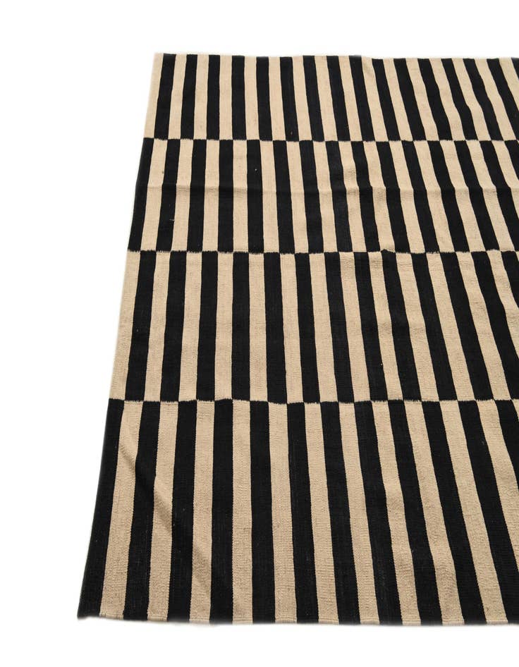 Detail image of 5' 9 x 7' 9  Hand Woven Kilim Modern Wool Rug