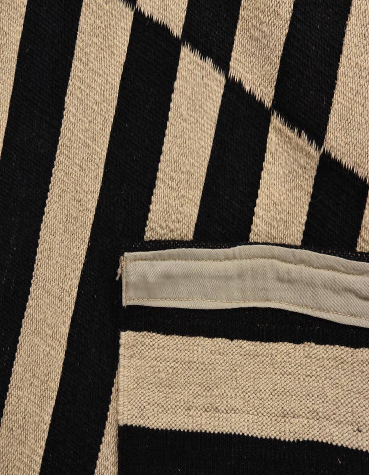 Detail image of 5' 9 x 7' 9  Hand Woven Kilim Modern Wool Rug