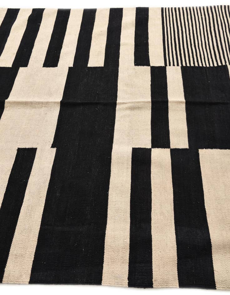 Detail image of 5' 8 x 7' 9  Hand Woven Kilim Modern Wool Rug