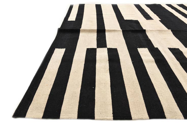 Detail image of 5' 8 x 7' 9 Hand Woven Kilim Modern Wool Rug