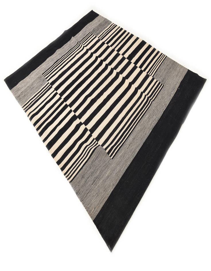 Detail image of 6' x 7' 6  Hand Woven Kilim Modern Wool Rug