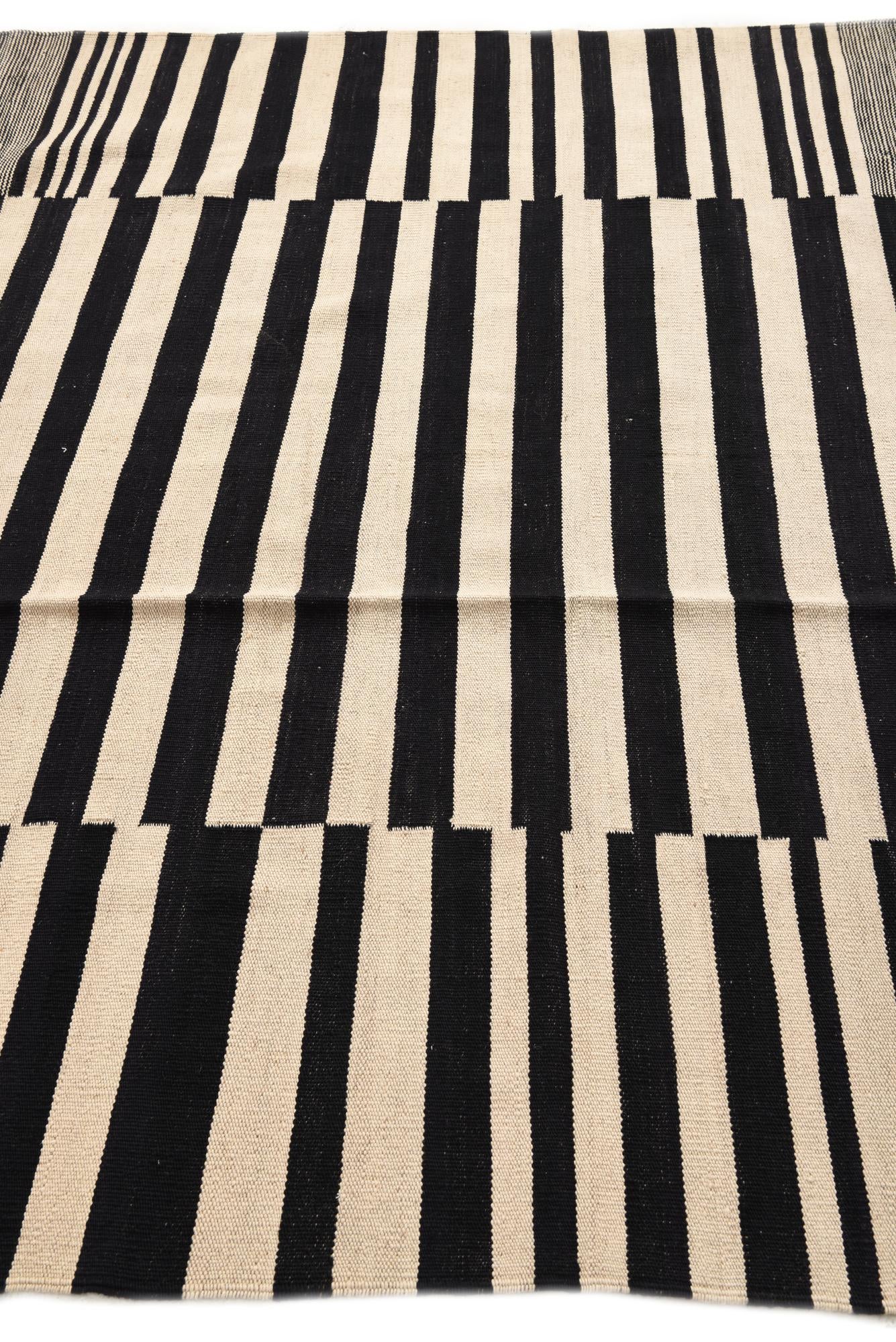 6' x 7' 6 Hand Woven Kilim Modern Wool Rug