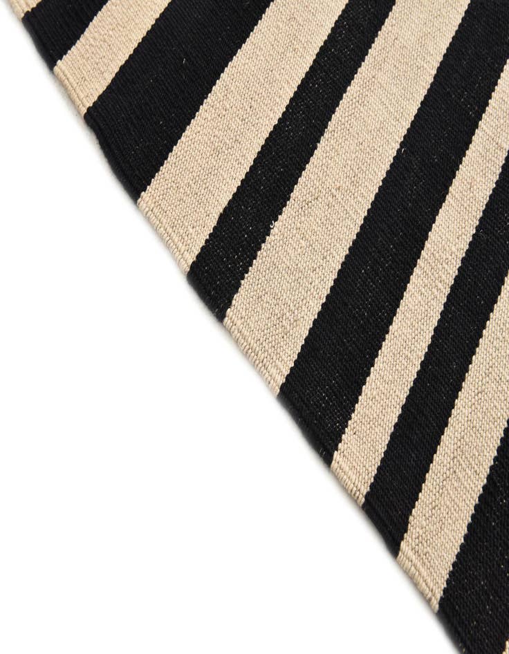 Detail image of 6' x 7' 6  Hand Woven Kilim Modern Wool Rug