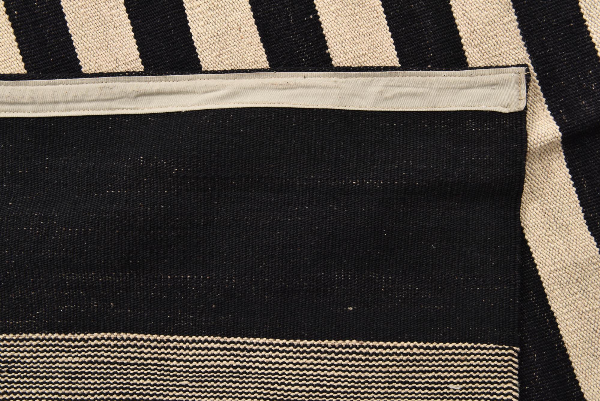 6' x 7' 6 Hand Woven Kilim Modern Wool Rug