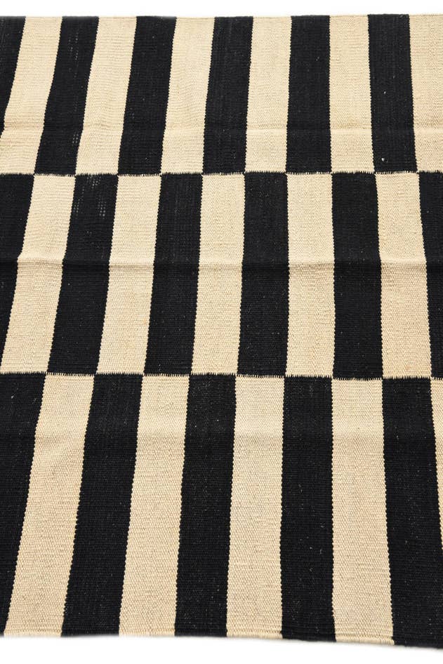 Detail image of 3' 4 x 4' 10 Hand Woven Kilim Modern Wool Rug