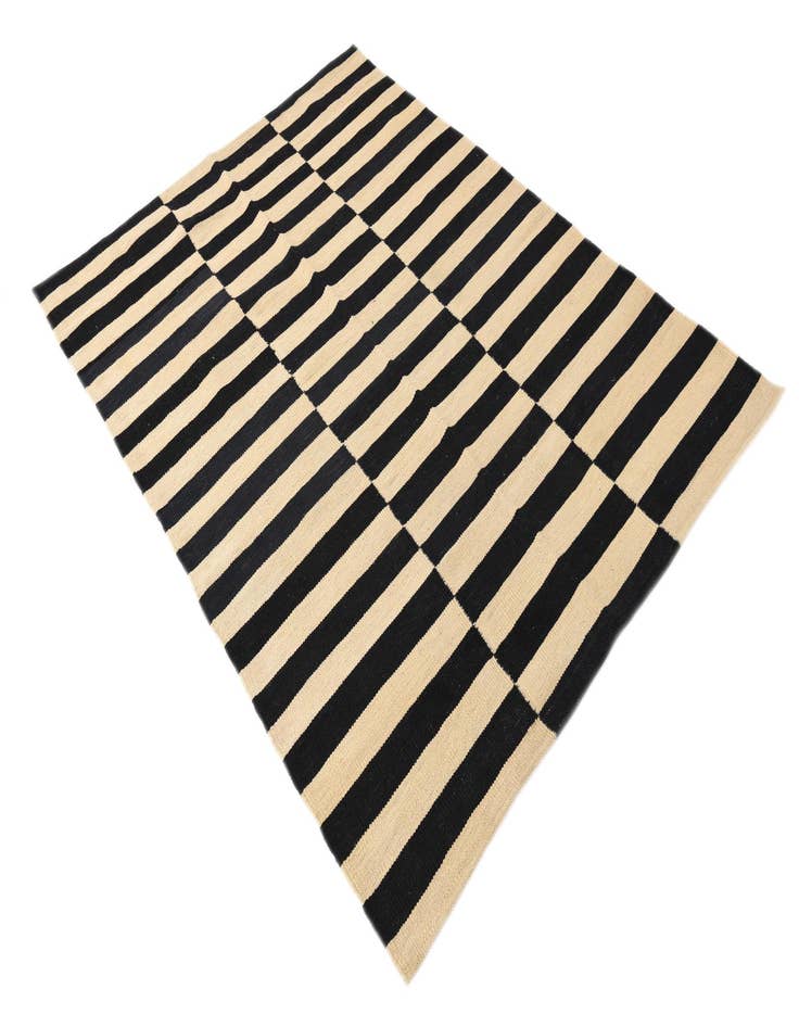 Detail image of 4' 2 x 5' 10  Hand Woven Kilim Modern Wool Rug